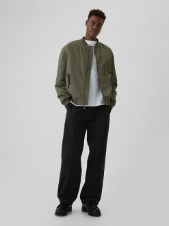 Modern Khakis in Baggy Fit