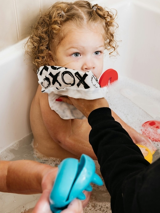 OneBerrie Hello Baby Towel Swaddle Washcloth Bundle OneBerrie Hello Baby Towel Swaddle Washcloth Bundle