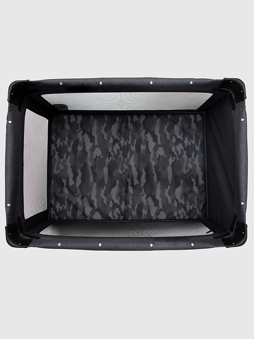 babyGap Deluxe Play Yard babyGap Deluxe Play Yard